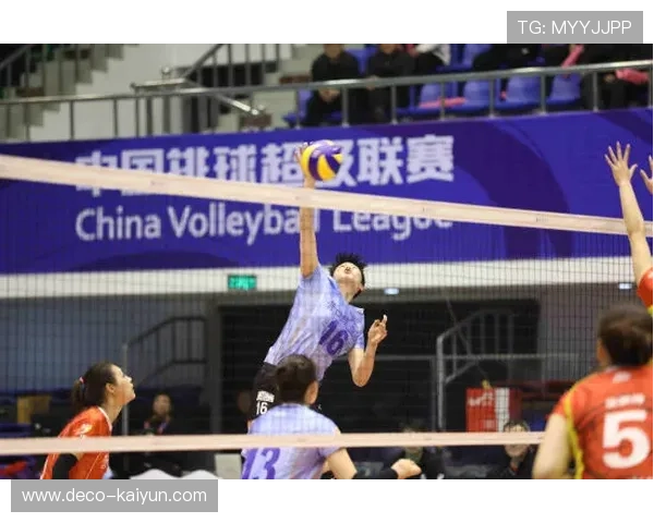 Unrivaled联赛场地标准:49.2英尺乘72英尺全尺寸场地进行3对3比赛 Unrivaled联赛场地标准:49.2英尺乘72英尺全尺寸场地进行3对3比赛